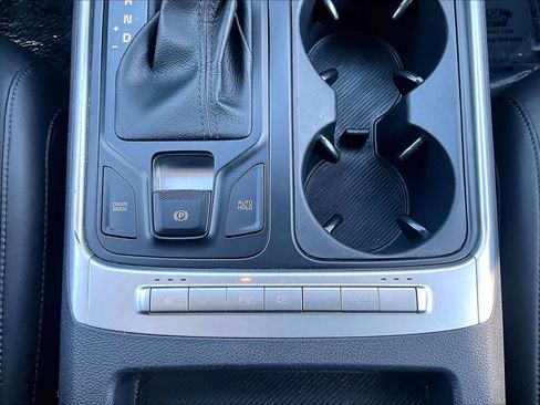 Used 2025 Kia Carnival image 31