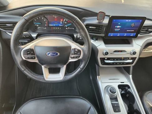Used 2021 Ford Explorer XLT w/ Equipment Group 202A RWD image 26