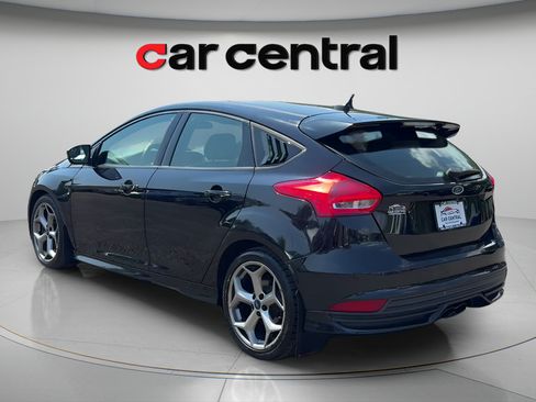 Used 2018 Ford Focus ST FWD image 3