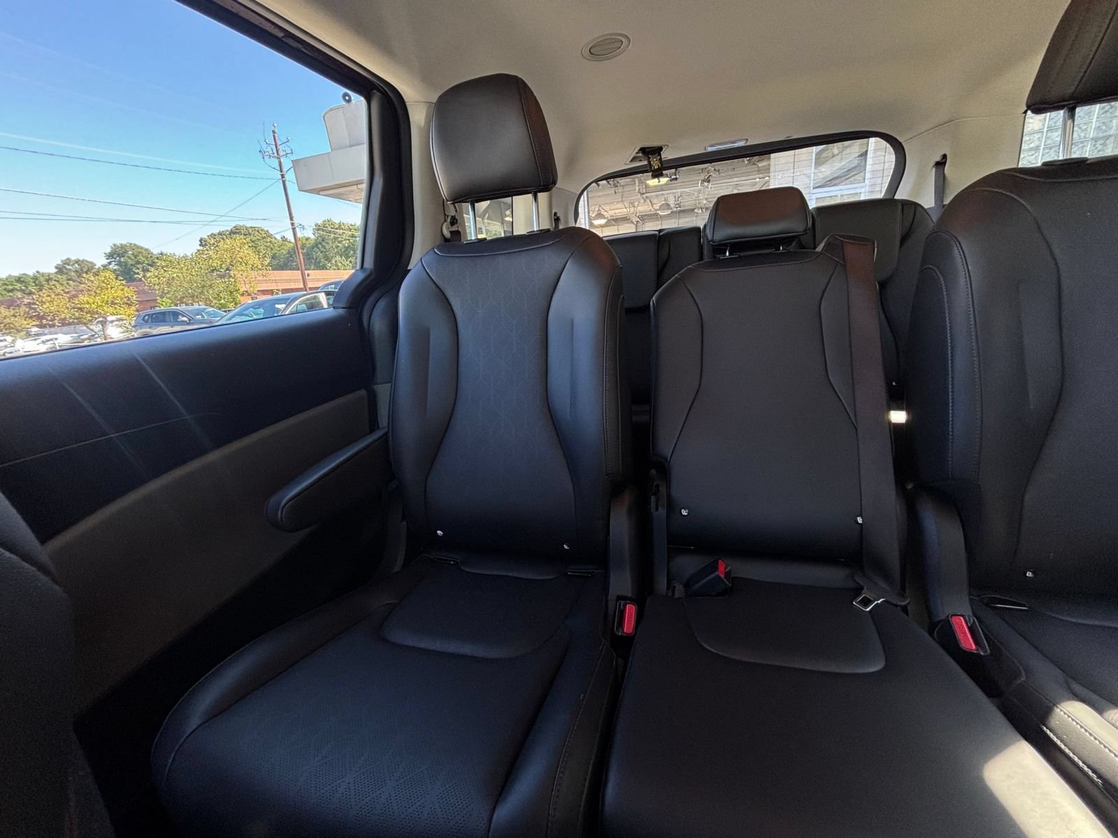 Used 2026 Kia Carnival FWD image 41