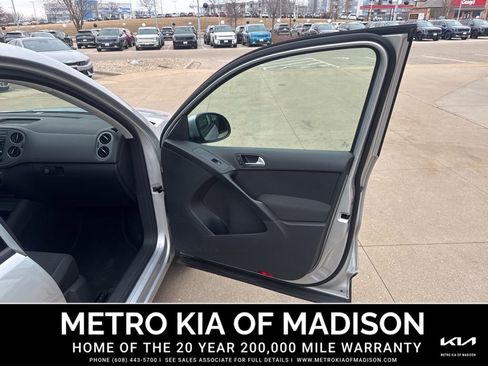 Used 2013 Volkswagen Tiguan S image 34