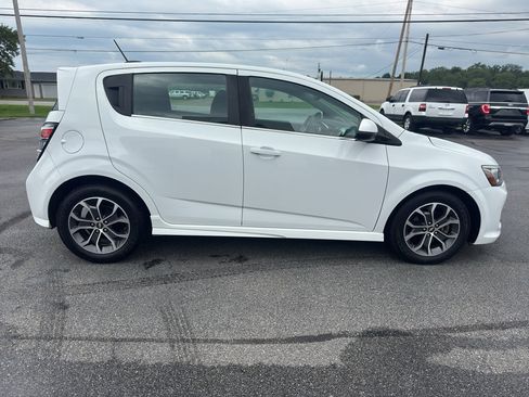 Used 2017 Chevrolet Sonic LT FWD image 2