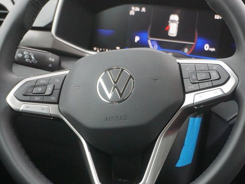 New 2026 Volkswagen Taos SE image 11