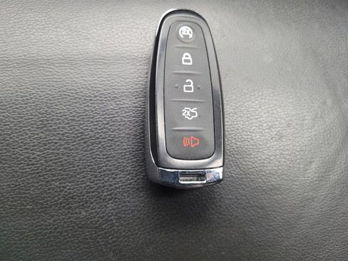 Used 2017 Ford Escape Titanium image 32