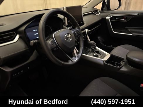 Used 2025 Toyota RAV4 XLE AWD/4WD image 15