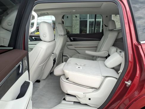 Used 2025 Buick Enclave Avenir w/ Super Cruise Package FWD image 11