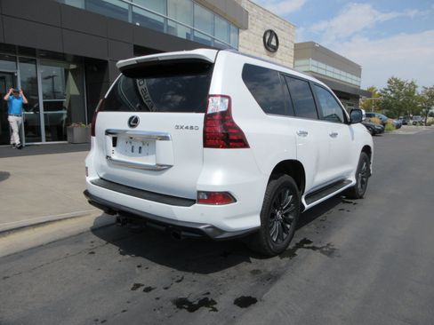 Used 2021 Lexus GX 460 Premium w/ Accessory Package AWD/4WD image 9