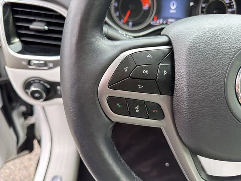 Used 2019 Jeep Cherokee Limited AWD/4WD image 15