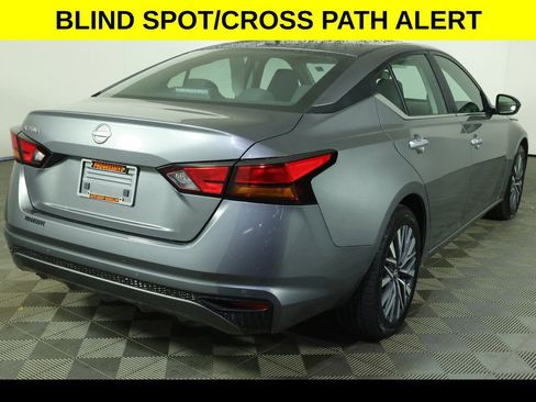 Used 2025 Nissan Altima 2.5 SV FWD image 7