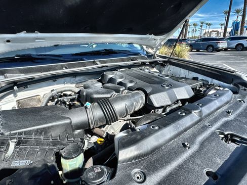 Used 2015 Toyota 4Runner SR5 image 30