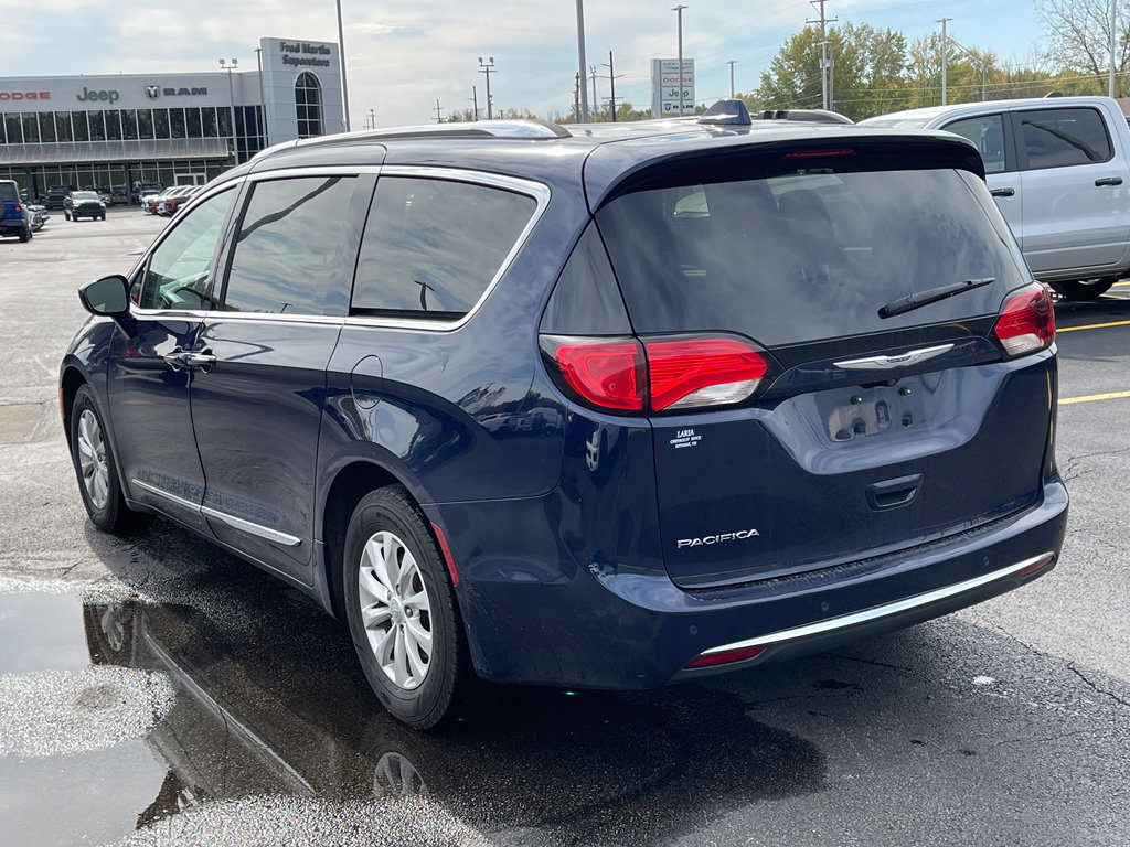 Used 2019 Chrysler Pacifica Touring-L FWD image 5