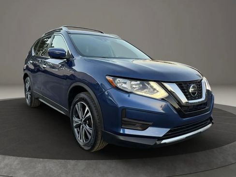 Used 2019 Nissan Rogue SV w/ Premium Package image 2