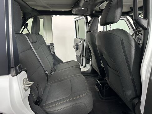 Used 2024 Jeep Wrangler Willys image 12