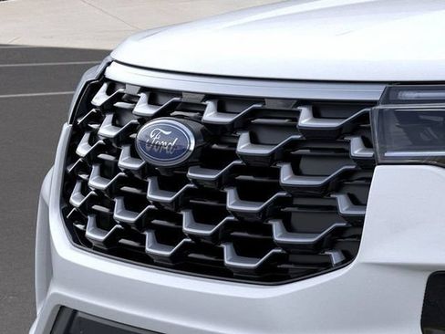 New 2026 Ford Explorer Platinum w/ LUX Leather Package AWD/4WD image 17