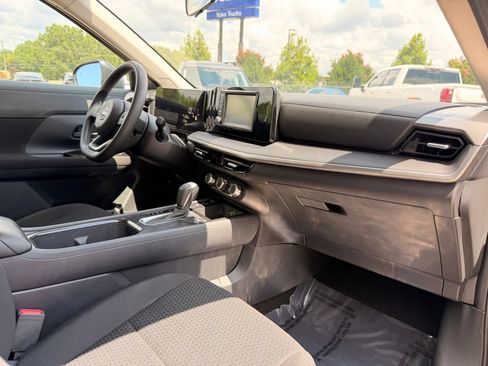 Used 2025 Nissan Kicks S AWD/4WD image 23
