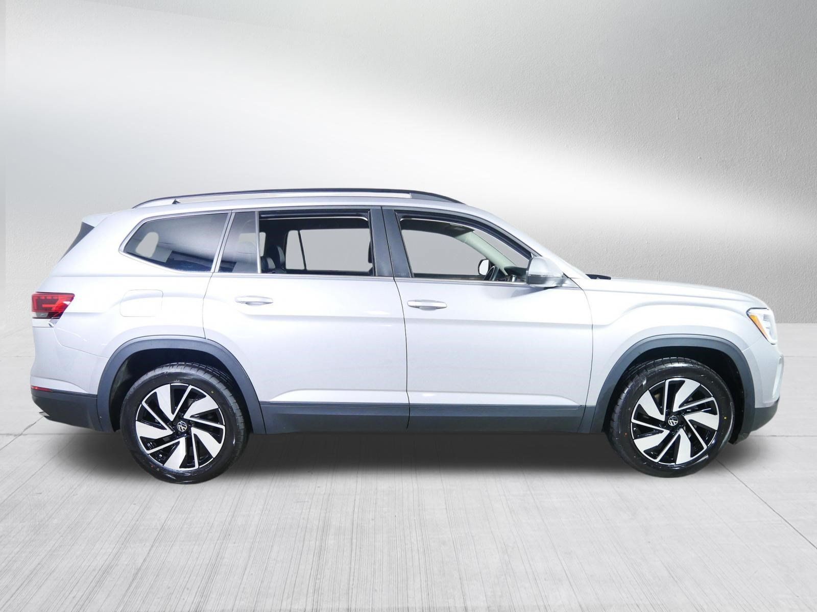 Used 2024 Volkswagen Atlas SE AWD/4WD image 8