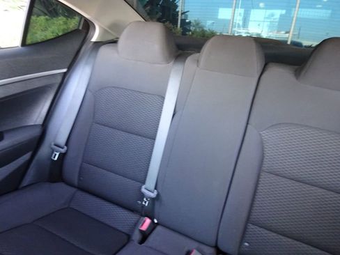 Used 2019 Hyundai Elantra SE w/ Cargo Package FWD image 13