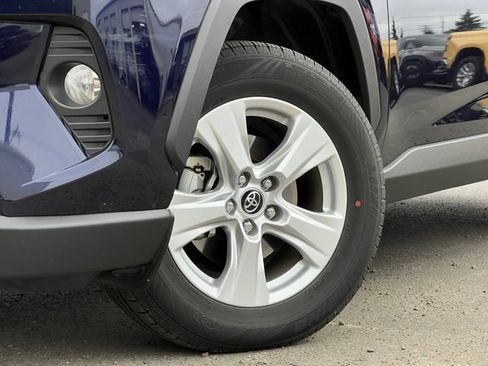 Used 2019 Toyota RAV4 XLE w/ Convenience Package AWD/4WD image 2