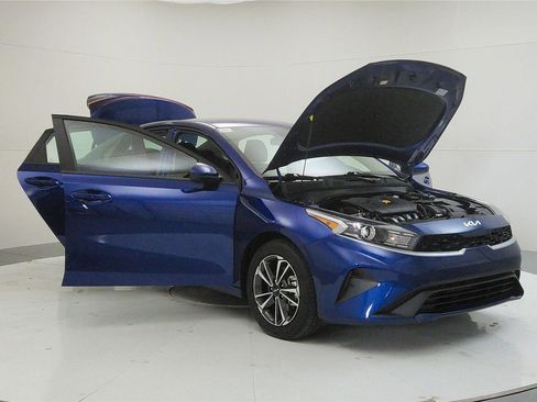 Used 2024 Kia Forte LXS image 9