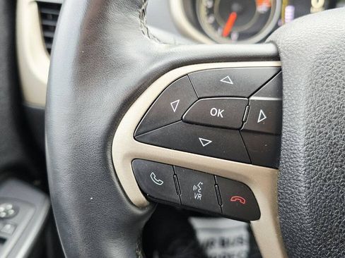 Used 2016 Jeep Cherokee Latitude w/ Comfort & Convenience Group AWD/4WD image 17