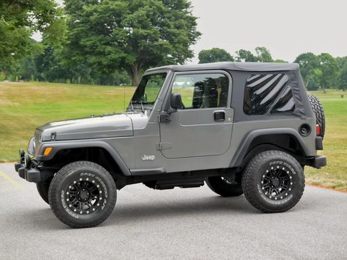 Used 2004 Jeep Wrangler 4WD w/ 30" Tire & Wheel Group image 17