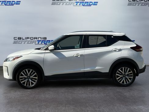 Used 2024 Nissan Kicks SV FWD image 8