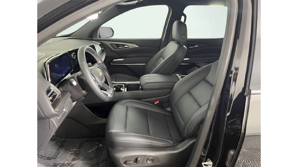 Used 2025 Chevrolet Traverse LT AWD/4WD image 10