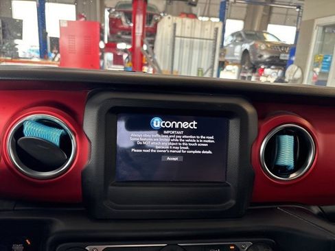 Used 2021 Jeep Wrangler Unlimited Rubicon image 24