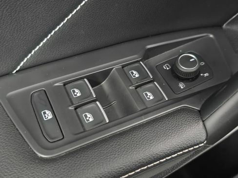 Used 2022 Volkswagen Tiguan SEL R-Line image 27