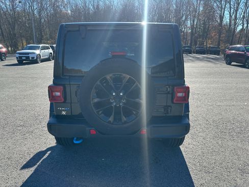 Used 2022 Jeep Wrangler Unlimited Sahara w/ Cold Weather Group image 14