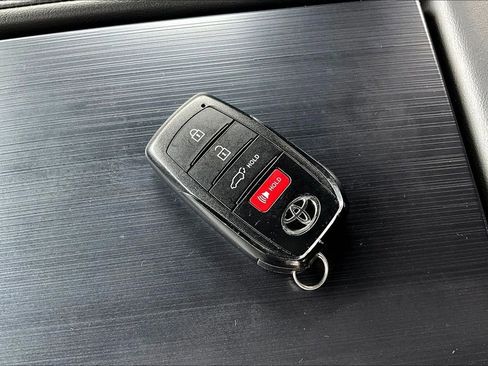 Used 2025 Toyota Sequoia Platinum image 37