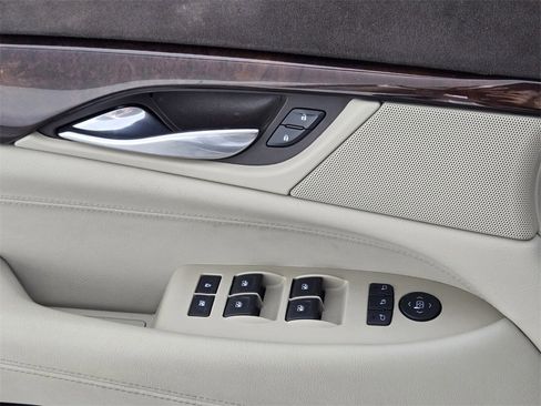 Used 2016 Cadillac Escalade Premium image 27