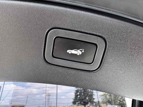 Used 2018 Jaguar F-TYPE Coupe RWD image 33