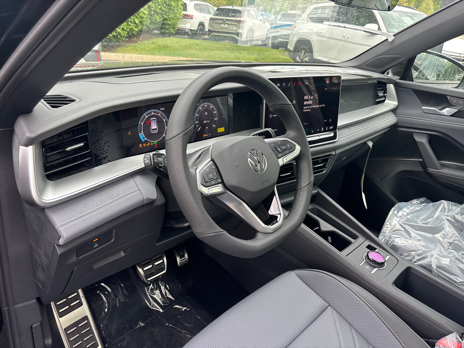 New 2026 Volkswagen Tiguan SE R-Line FWD image 9