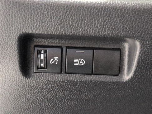 Used 2025 Toyota RAV4 XLE AWD/4WD image 11