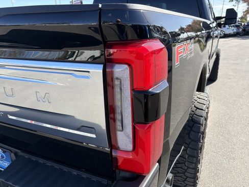 Used 2024 Ford F250 Platinum image 13