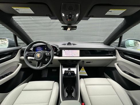 Used 2026 Porsche Macan Electric image 6