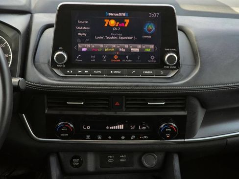 Used 2025 Nissan Rogue SV FWD image 14