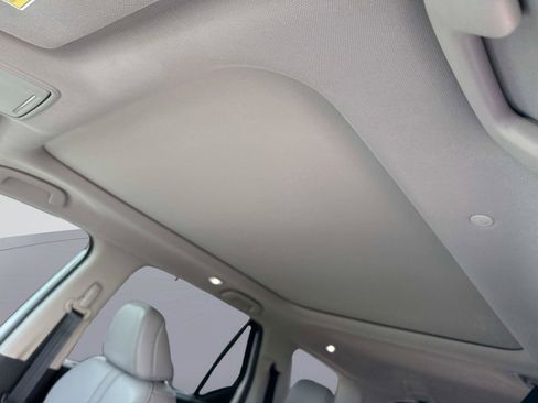 Certified 2024 Honda Pilot Touring image 35