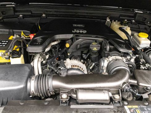 Used 2018 Jeep Wrangler Unlimited Sahara w/ Uconnect 4C Nav & Sound Group image 42