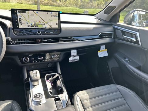 Used 2025 Mitsubishi Outlander SE image 17