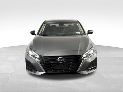 Used 2025 Nissan Altima 2.5 SV FWD image 5