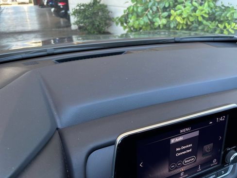 Used 2025 Nissan Rogue SV FWD image 16
