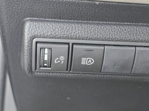 Used 2020 Toyota Corolla LE image 22