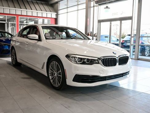 Used 2020 BMW 530i w/ Convenience Package image 3
