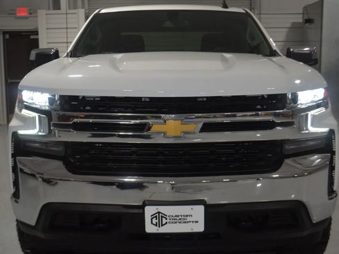 Used 2021 Chevrolet Silverado 1500 LT image 2
