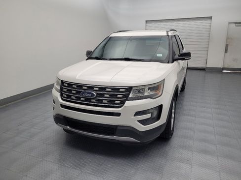 Used 2016 Ford Explorer XLT w/ Equipment Group 201A FWD image 15