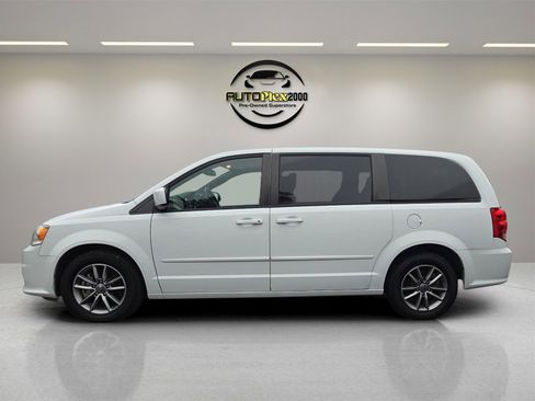 Used 2016 Dodge Grand Caravan SE image 4