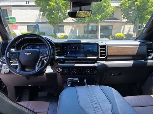 Used 2025 Chevrolet Silverado 1500 High Country w/ High Country Premium Package AWD/4WD image 51