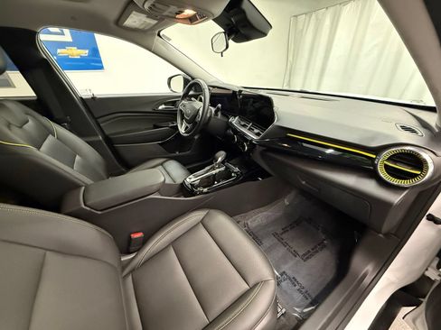 Used 2024 Chevrolet Trax ACTIV w/ Sunroof Package FWD image 8